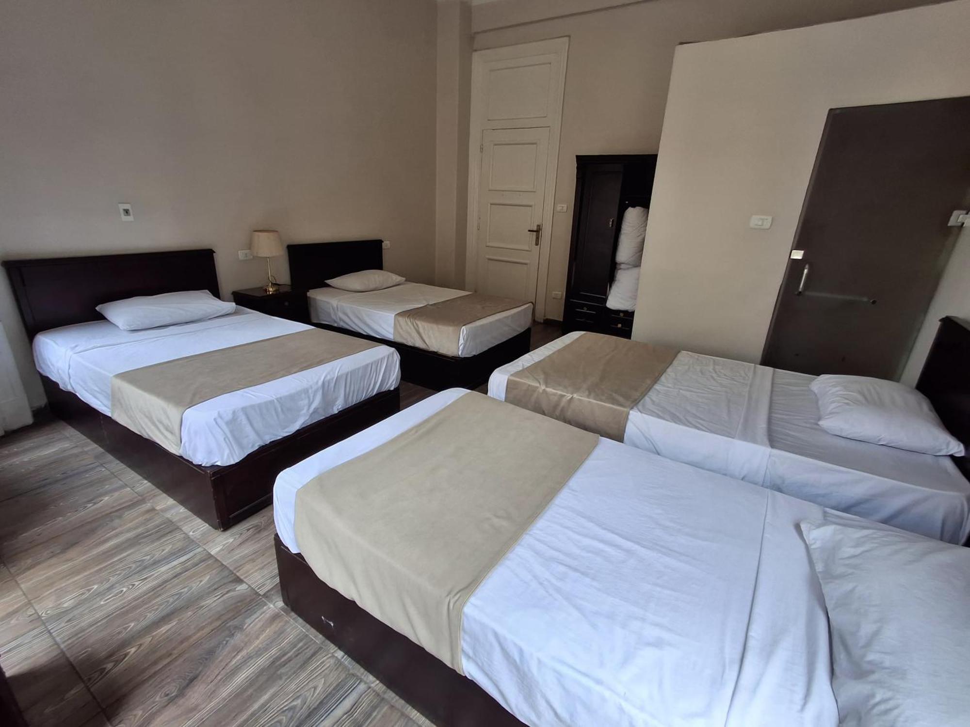 Hostel Travelers Dorm House *